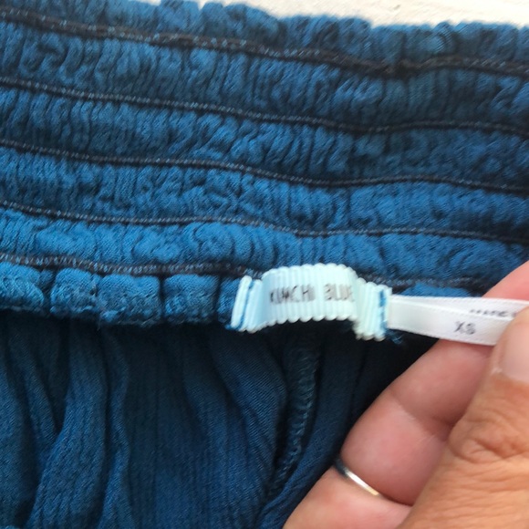 KIMCHI BLUE UO | off the shoulder smocked crop top - Picture 5 of 8